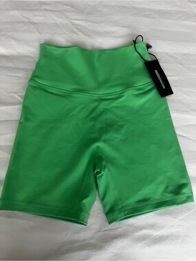 NWT Muscle nation evolve signature High-Waist Bike Shorts neon color size S